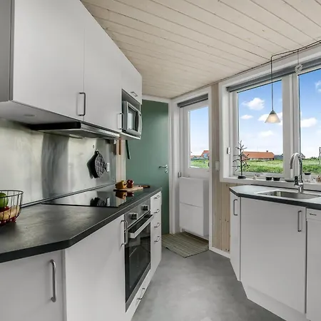 Velholdt Med Dejlig Terrasse I Vrist Sj626 別荘