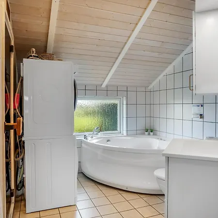 Velholdt Med Dejlig Terrasse I Vrist Sj626 Harboør