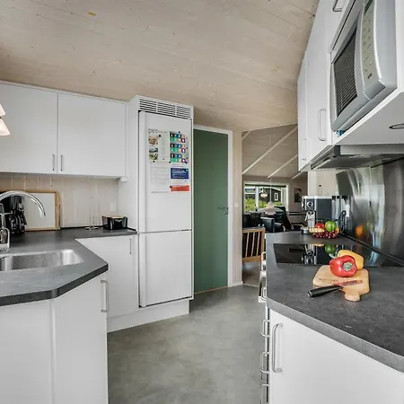 Velholdt Med Dejlig Terrasse I Vrist Sj626